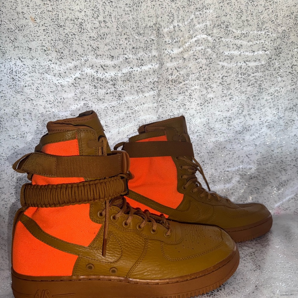 Nike SF Air Force 1 High Total Orange Gum Boots Men’s Size 10